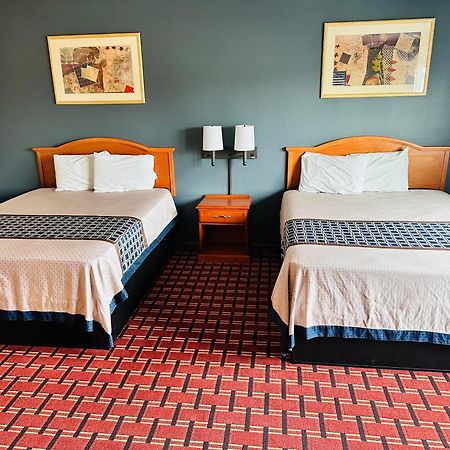 Regency Inn Хадсон Экстерьер фото